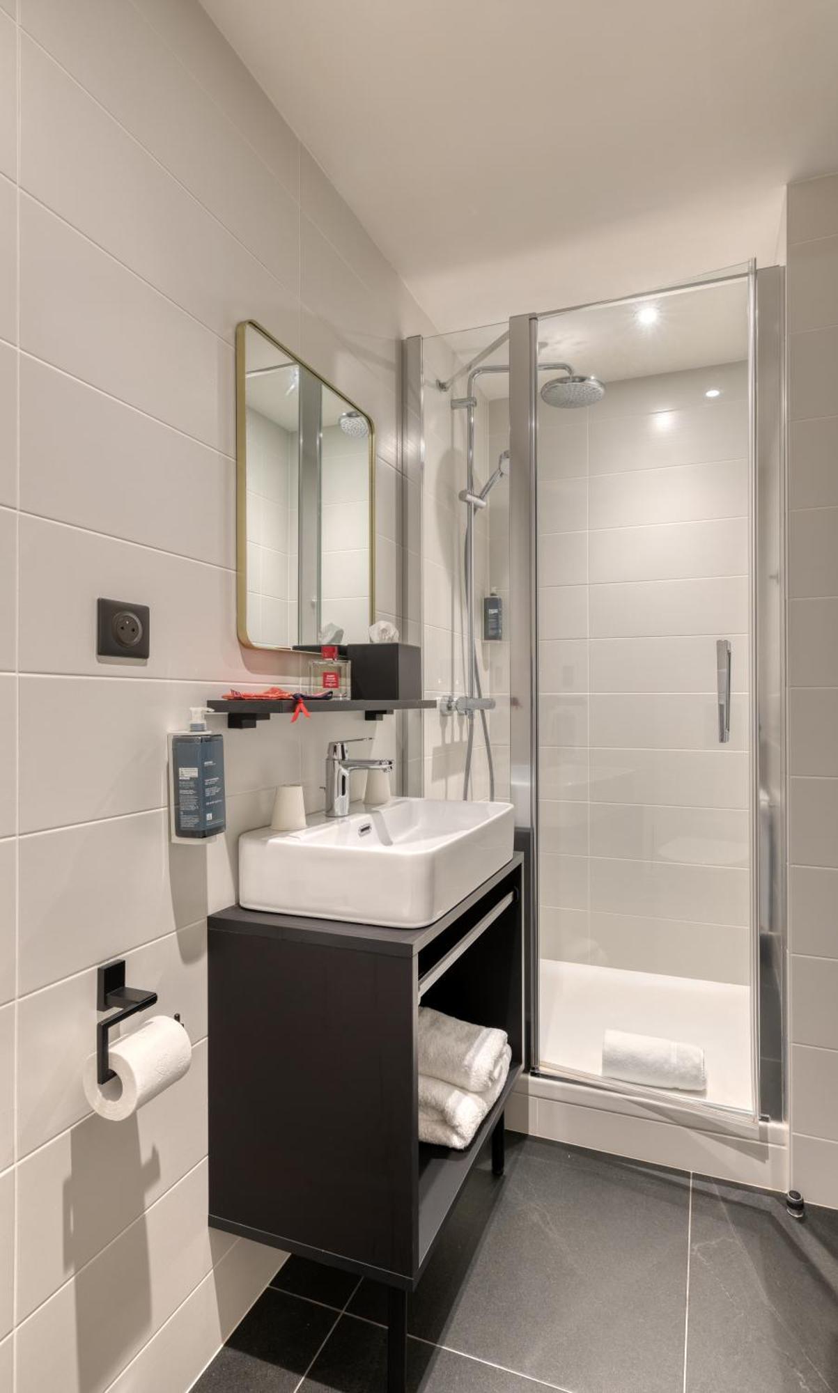 Brit Hotel Les Voyageurs Loudéac Екстериор снимка