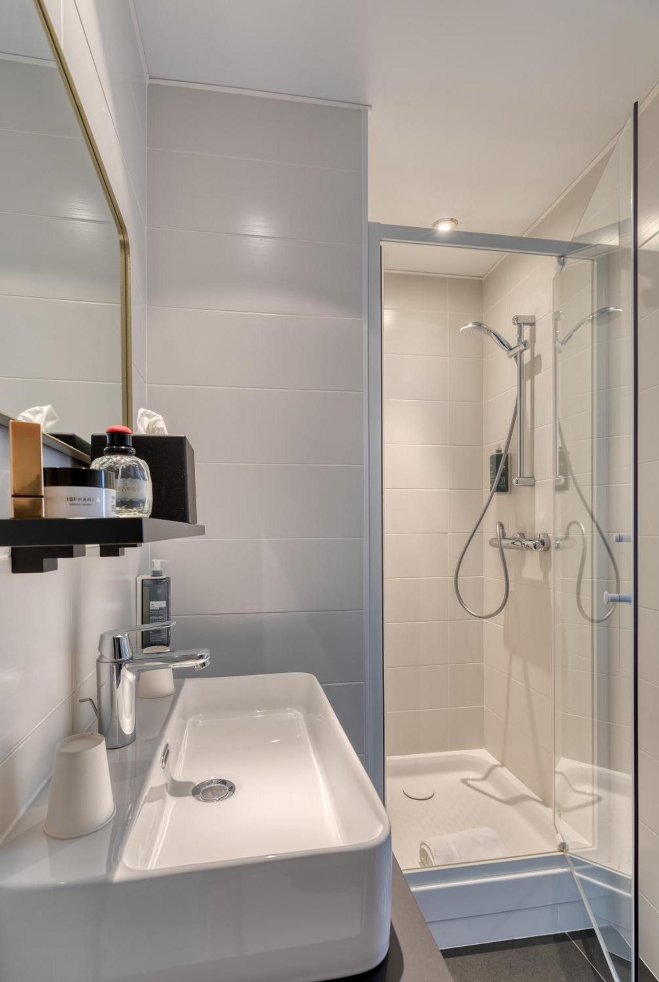 Brit Hotel Les Voyageurs Loudéac Екстериор снимка