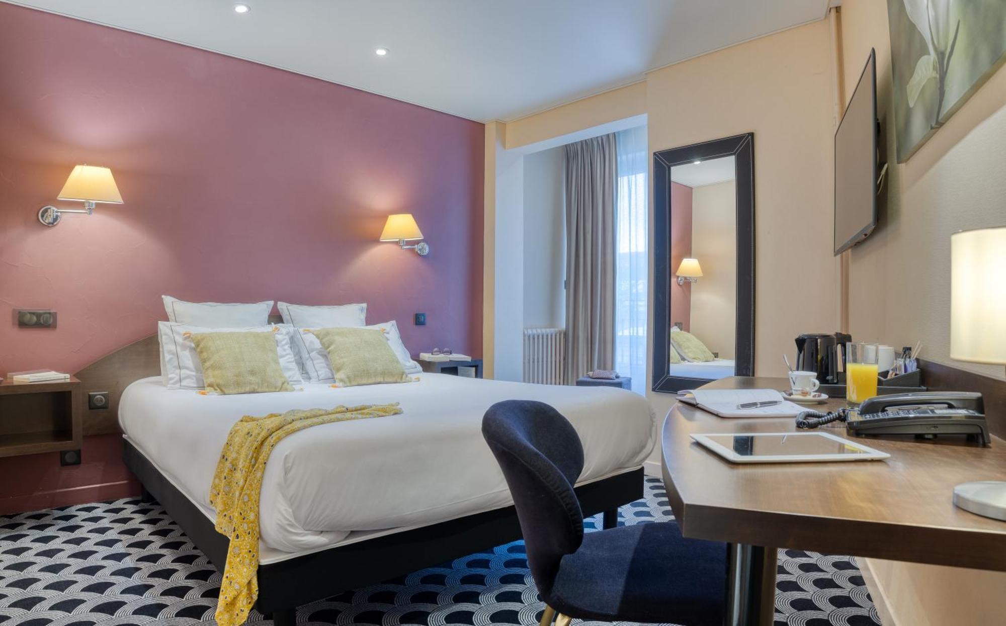 Brit Hotel Les Voyageurs Loudéac Екстериор снимка