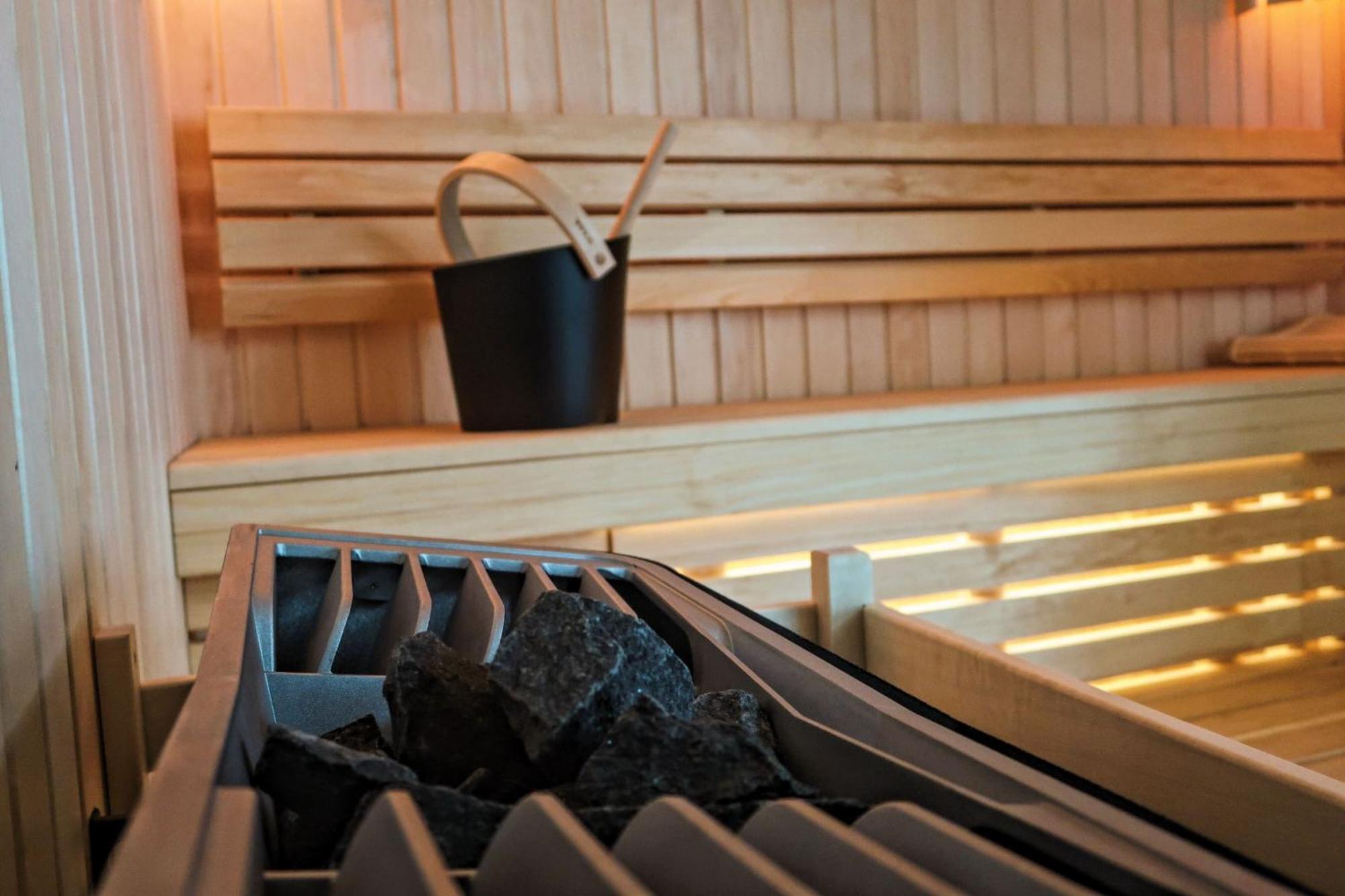 Brit Hotel Les Voyageurs Loudéac Екстериор снимка