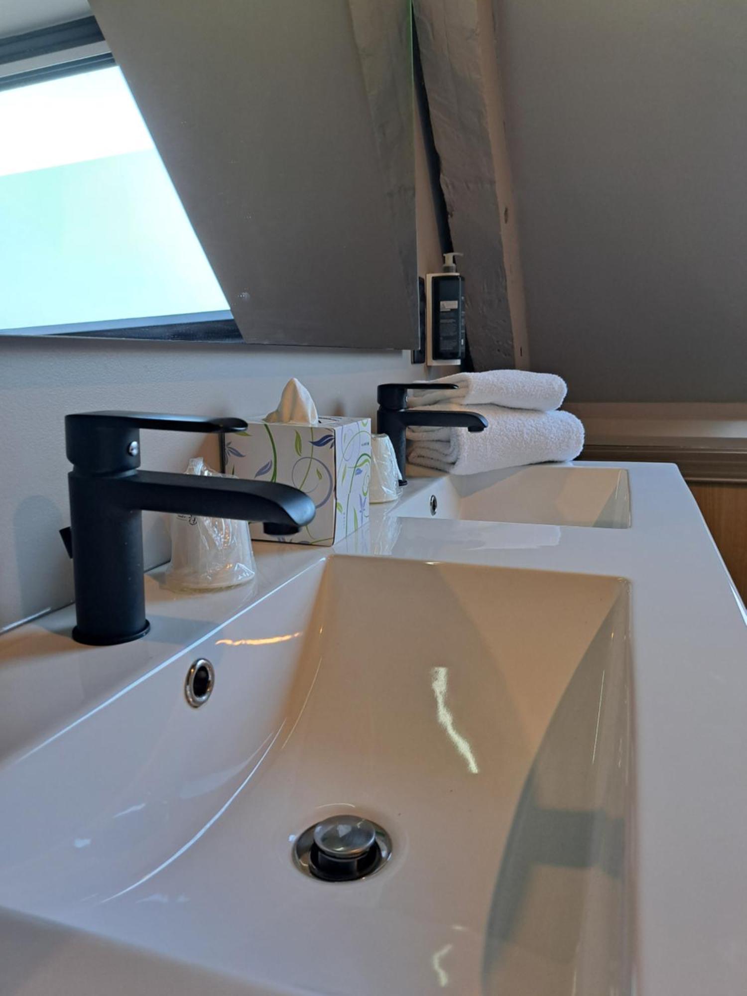 Brit Hotel Les Voyageurs Loudéac Екстериор снимка