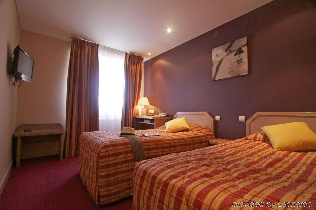 Brit Hotel Les Voyageurs Loudéac Стая снимка