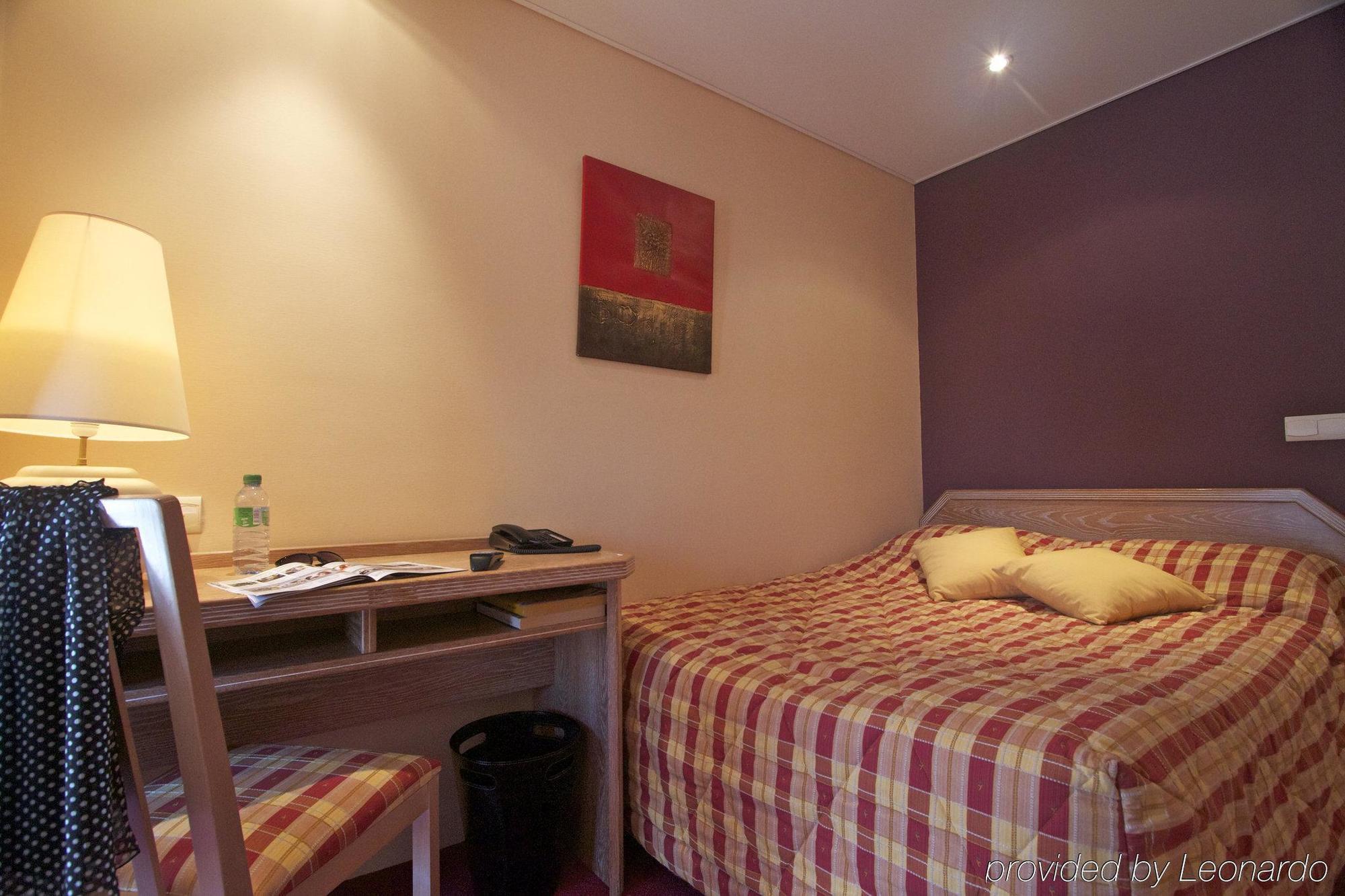 Brit Hotel Les Voyageurs Loudéac Стая снимка